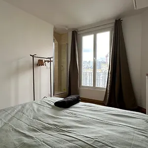 Paisible , Paris France